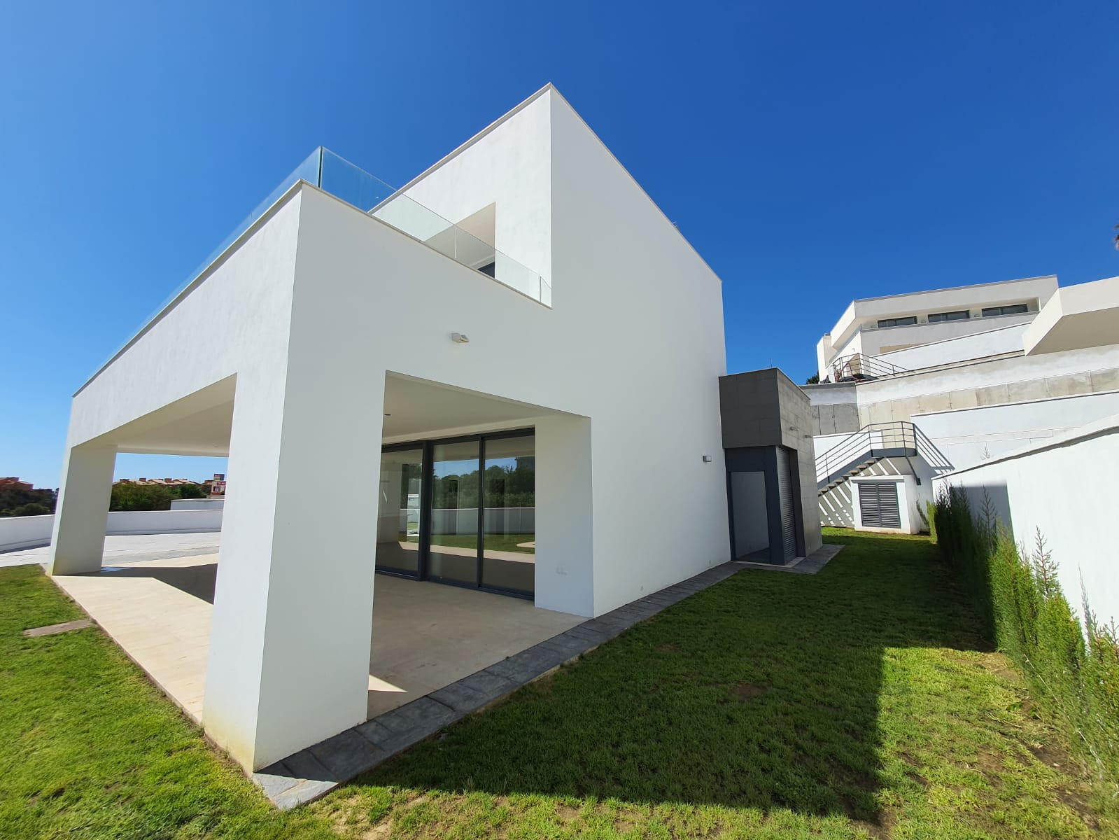 New development of modern villas in la Duquesa - Manilva