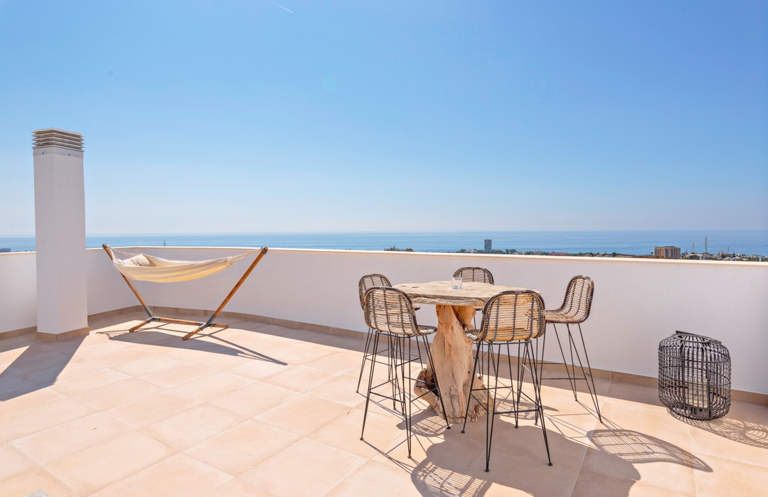 Beautiful modern newly built penthouse for sale in Altos de Los Monteros Marbella