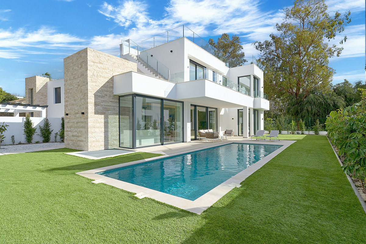 Dos villas independientes modernas llave en mano a la venta en Atalaya - Estepona