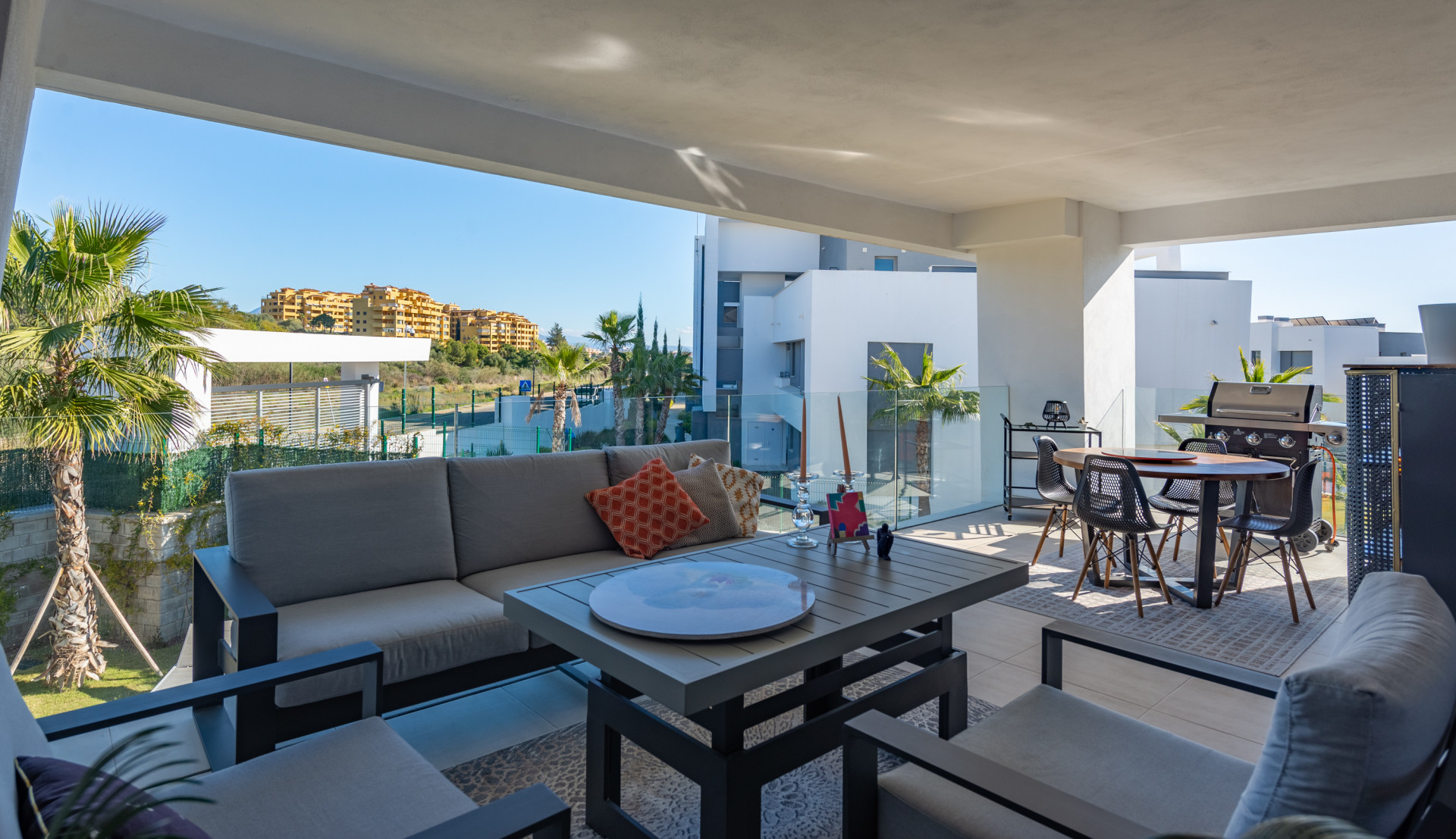 Brand New Modern Apartment with Top Amenities in Selwo Estepona