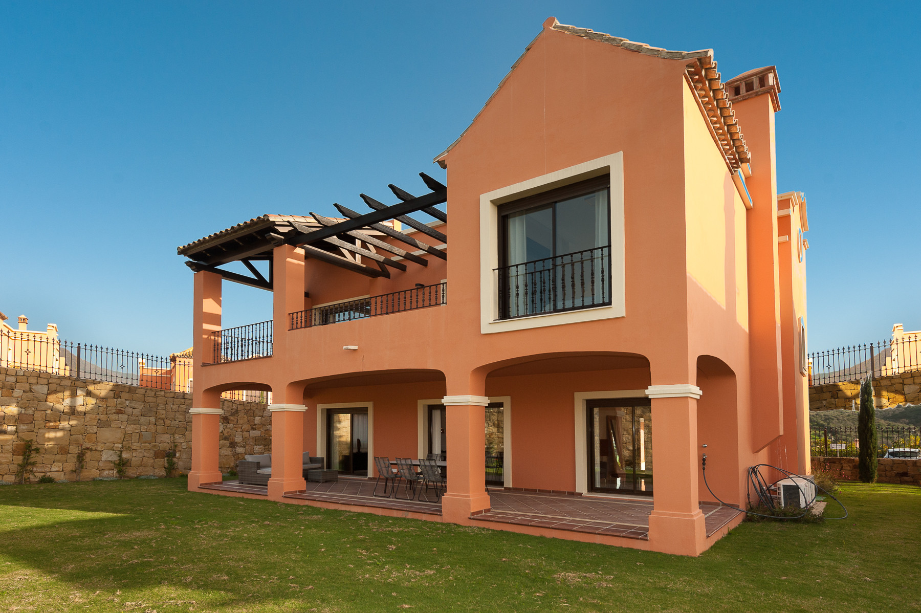 Detached and semidetached villas for sale surrounded by lakes and