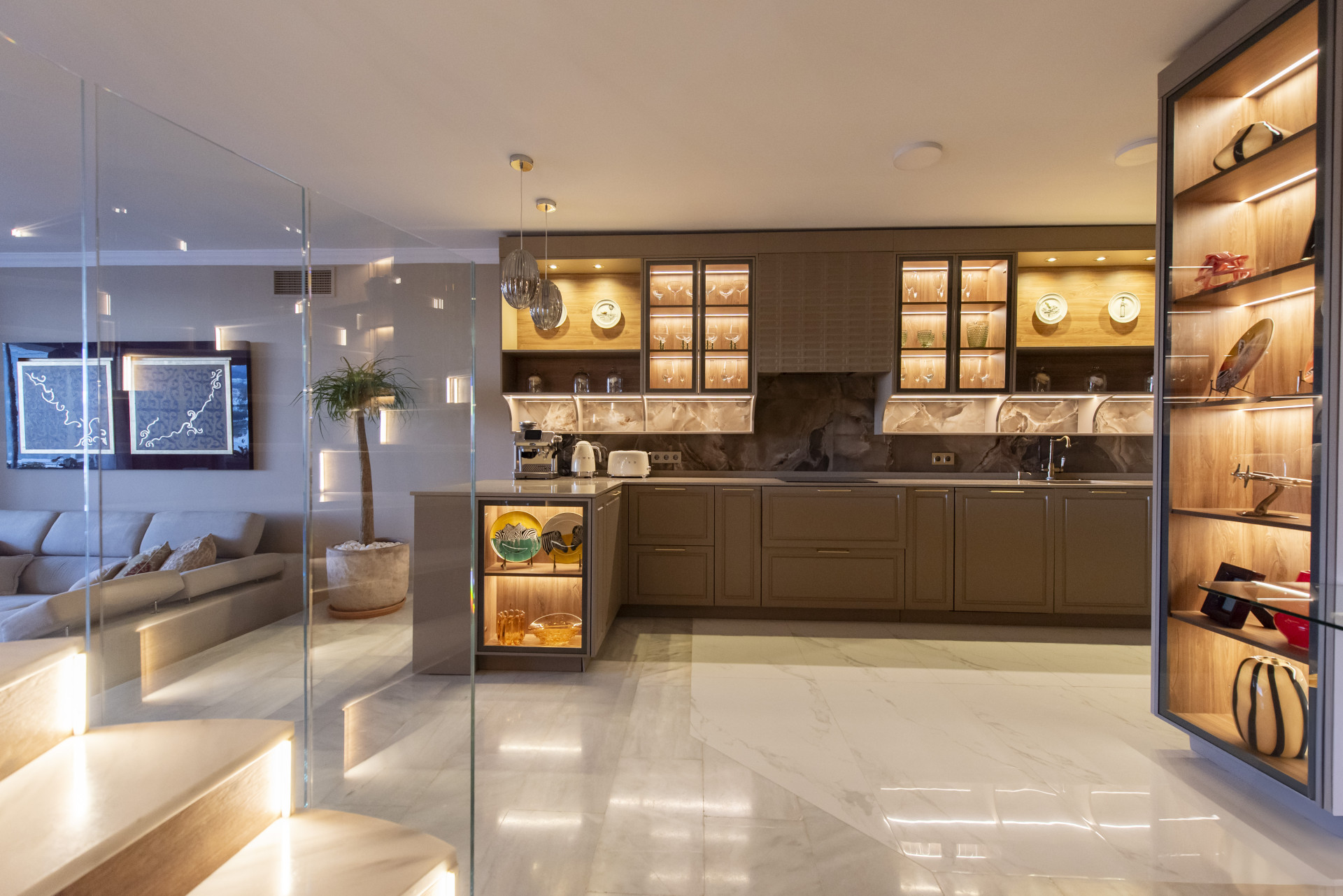 A stunning, renovated townhouse in Nueva Andalucía, Aloha. — photo 5