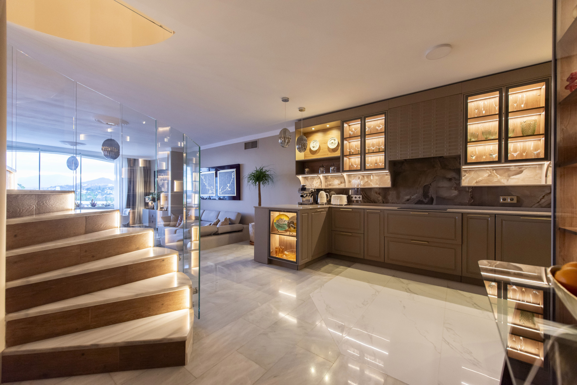 A stunning, renovated townhouse in Nueva Andalucía, Aloha. — photo 6