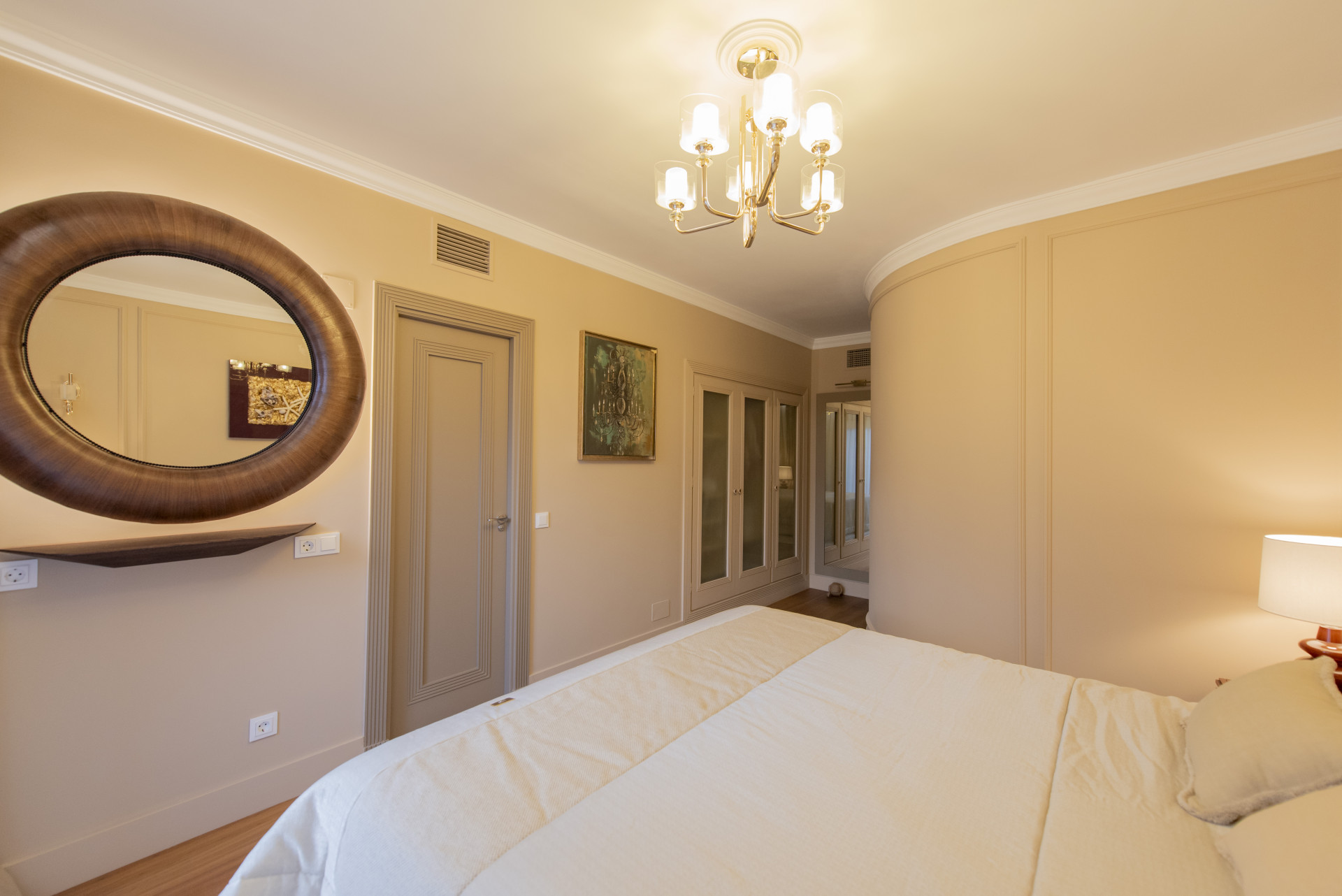 A stunning, renovated townhouse in Nueva Andalucía, Aloha. — photo 8