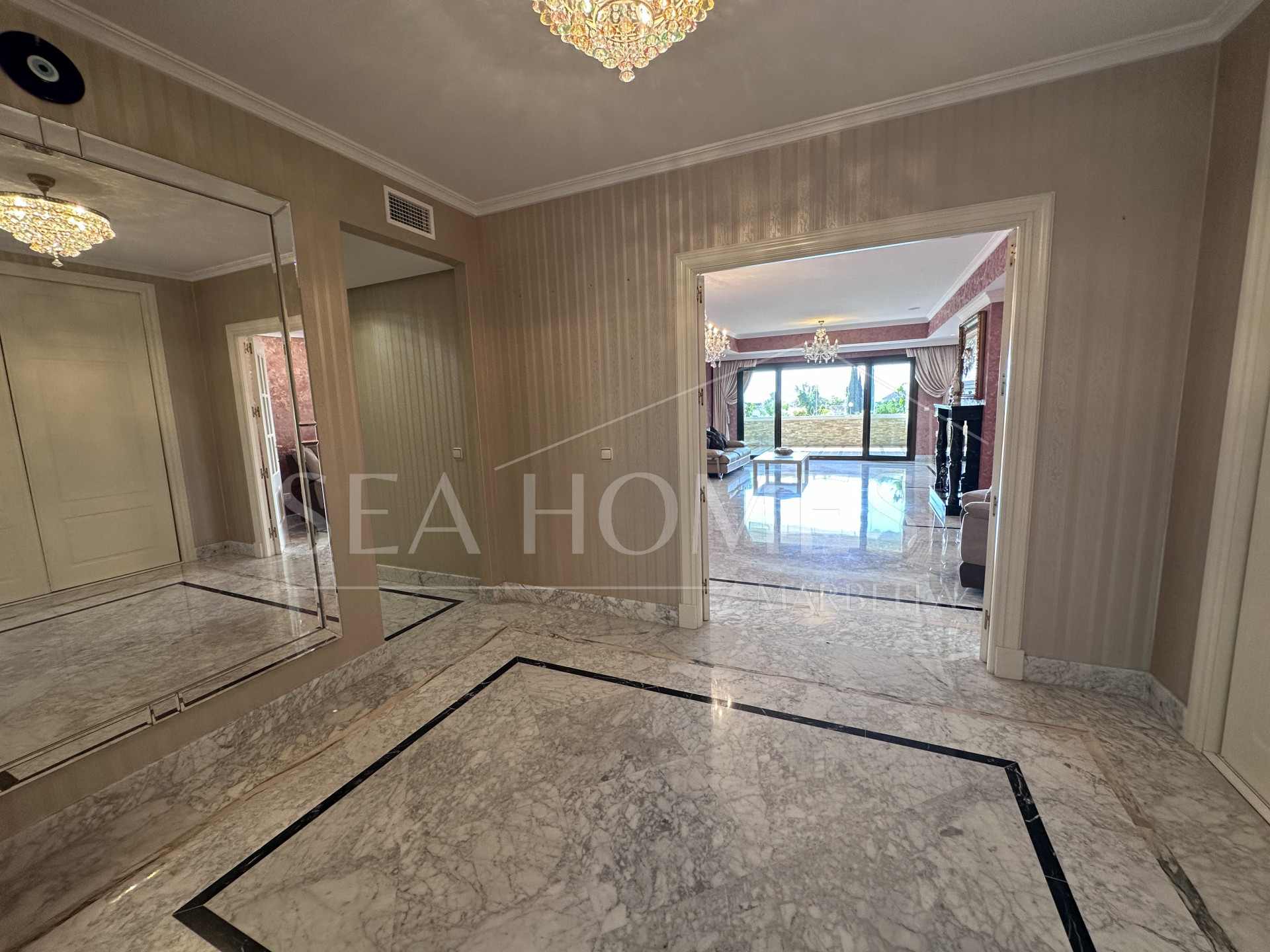 Apartment for sale in Marbella Golden Mile, Marbella