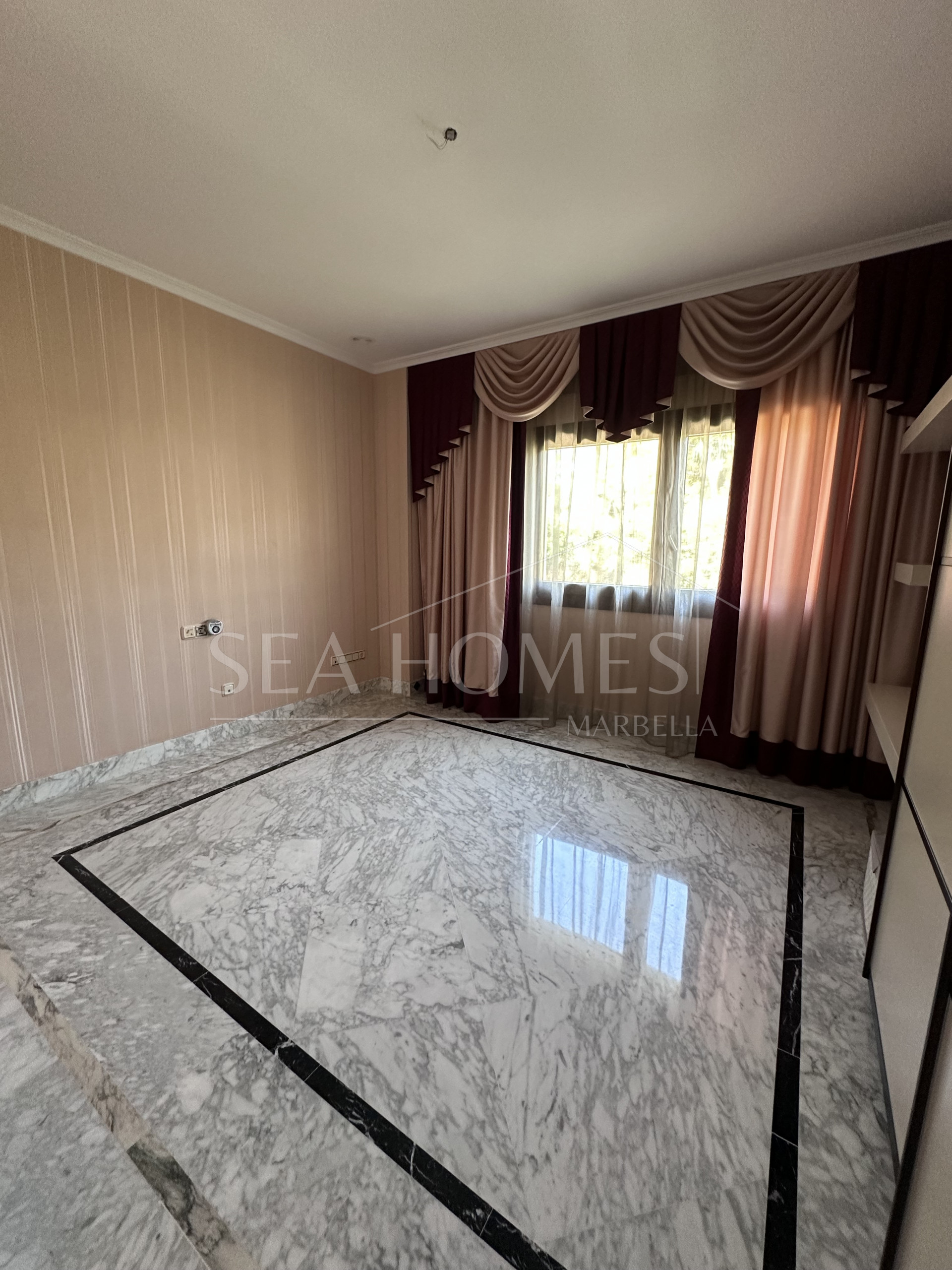 Apartment for sale in Marbella Golden Mile, Marbella