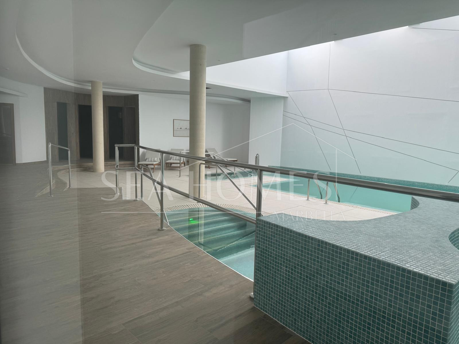 Apartments with 4 bedrooms, a garden, and a terrace.