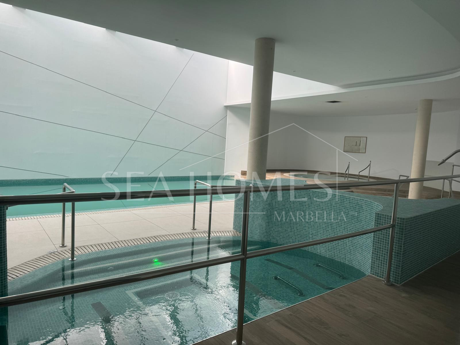 Apartments with 4 bedrooms, a garden, and a terrace.