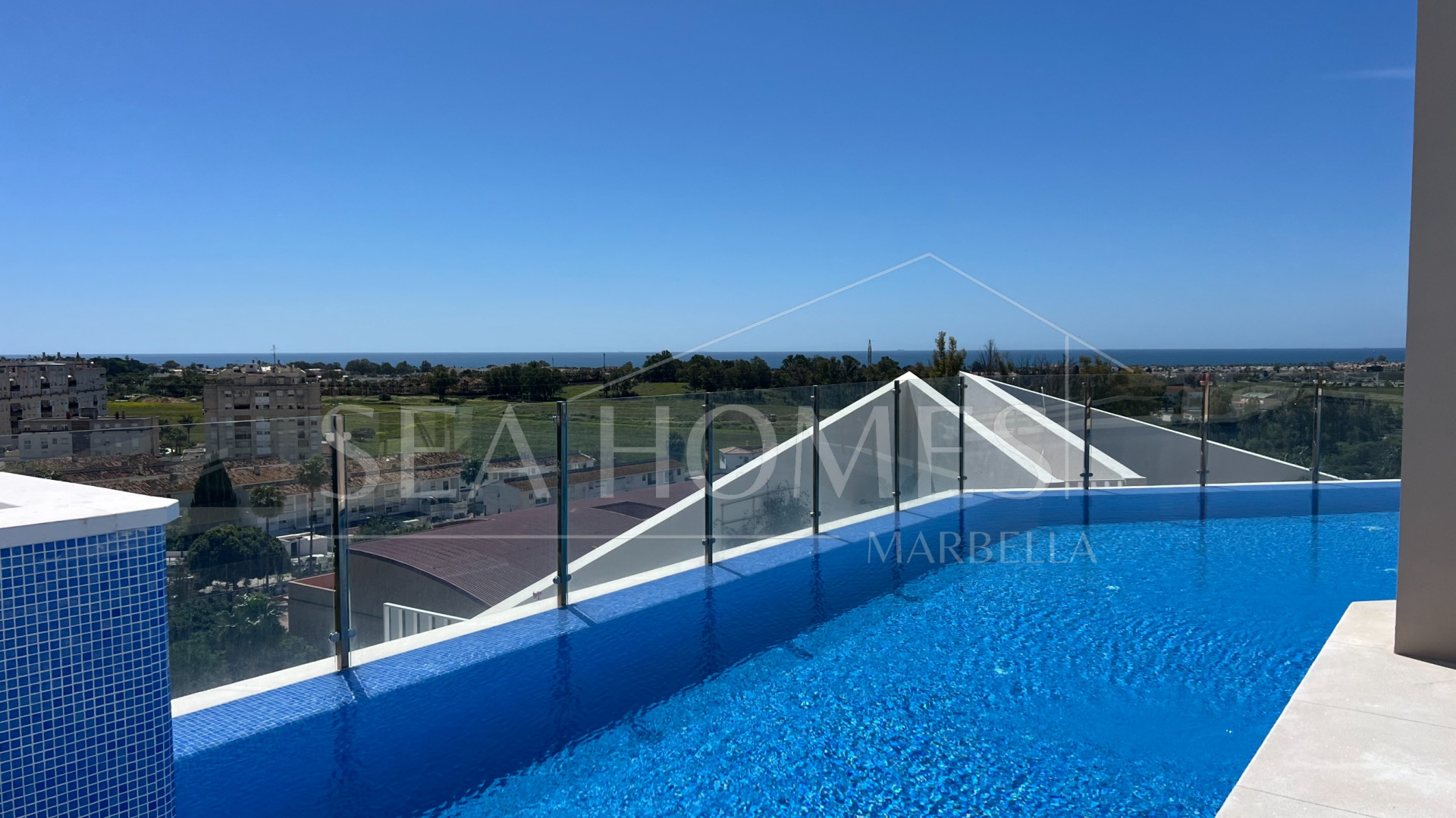 Key-ready 4-Bedroom Apartment in Albatros XV, Nueva Andalucia – Stunning Views