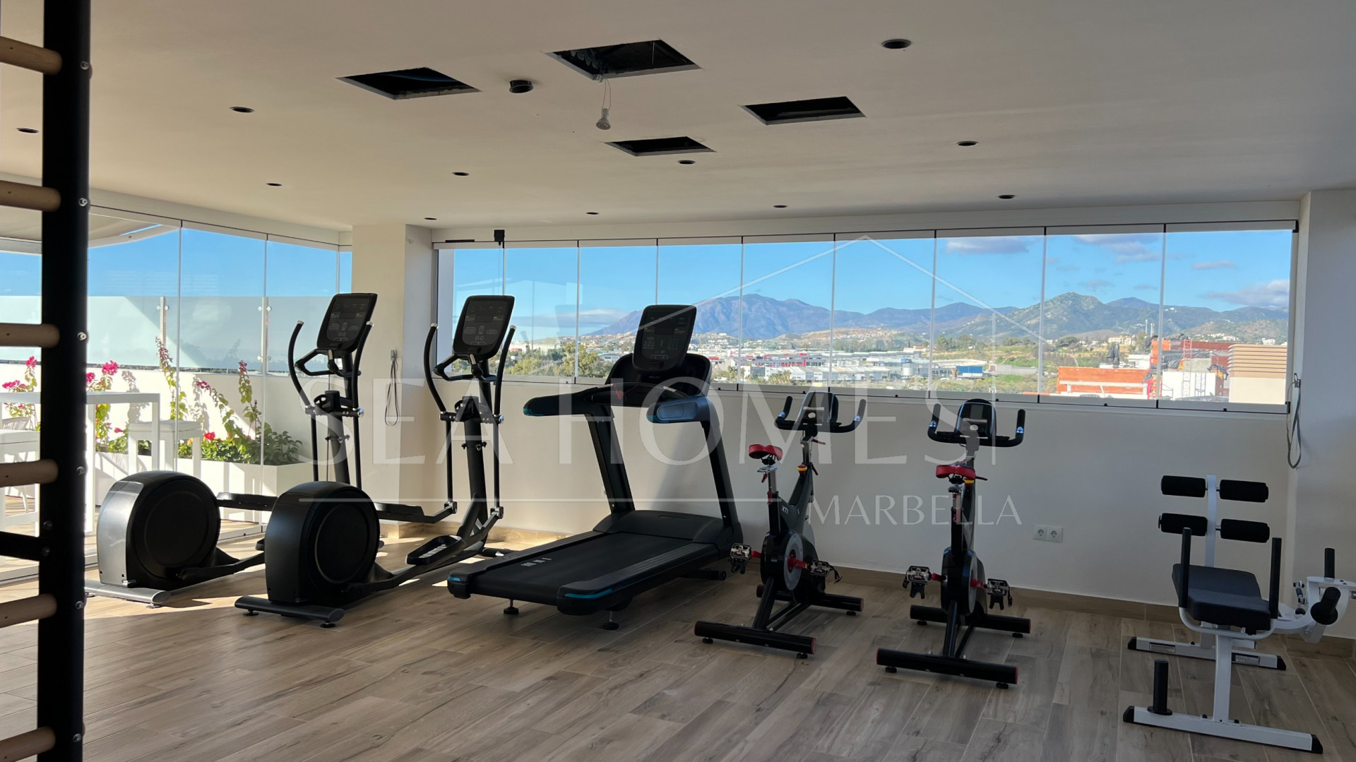 Key-ready 4-Bedroom Apartment in Albatros XV, Nueva Andalucia – Stunning Views