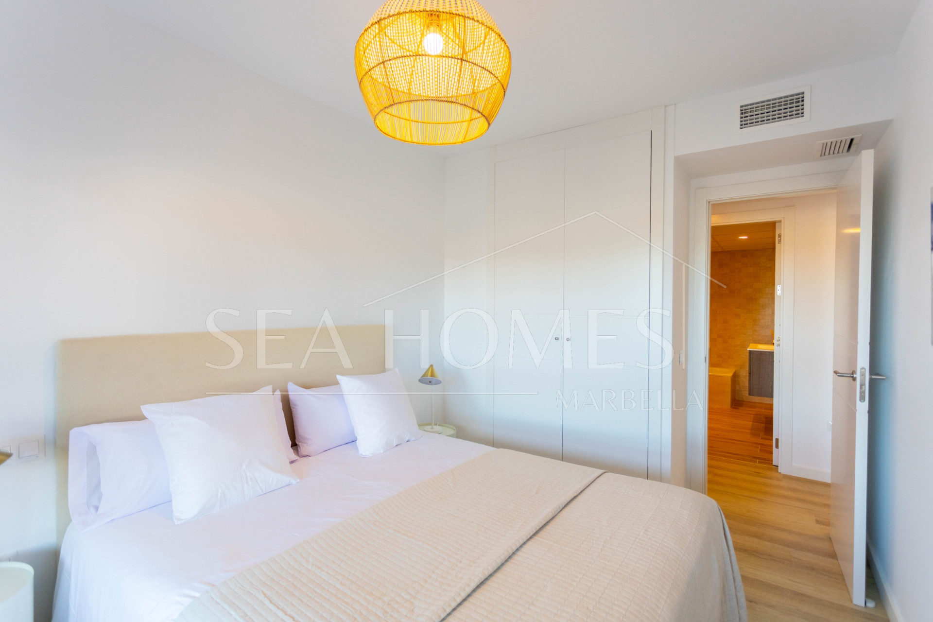 Key-ready 4-Bedroom Apartment in Albatros XV, Nueva Andalucia – Stunning Views