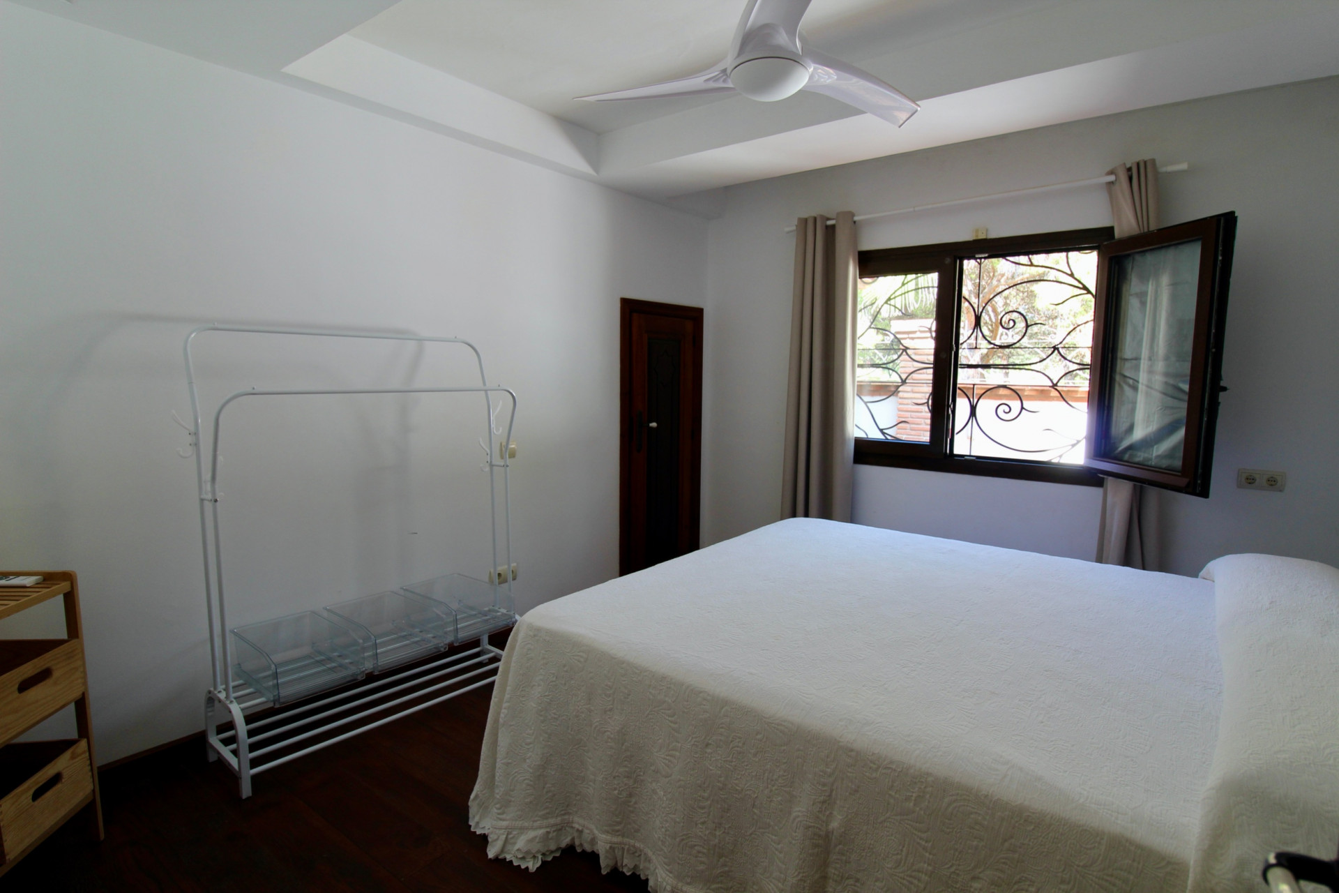 Beachside Mediterranean Villa for Sale in El Presidente, Marbella – Investment Opportunity