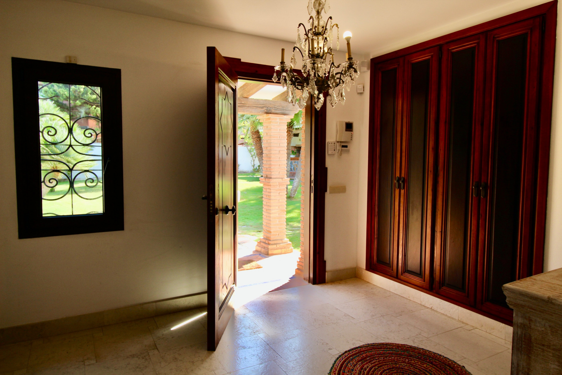 Beachside Mediterranean Villa for Sale in El Presidente, Marbella – Investment Opportunity