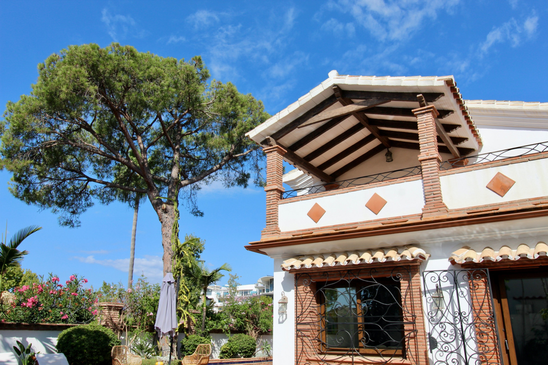 Beachside Mediterranean Villa for Sale in El Presidente, Marbella – Investment Opportunity