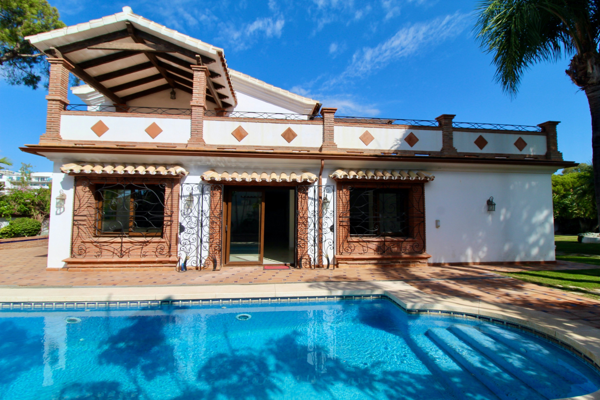 Beachside Mediterranean Villa for Sale in El Presidente, Marbella – Investment Opportunity