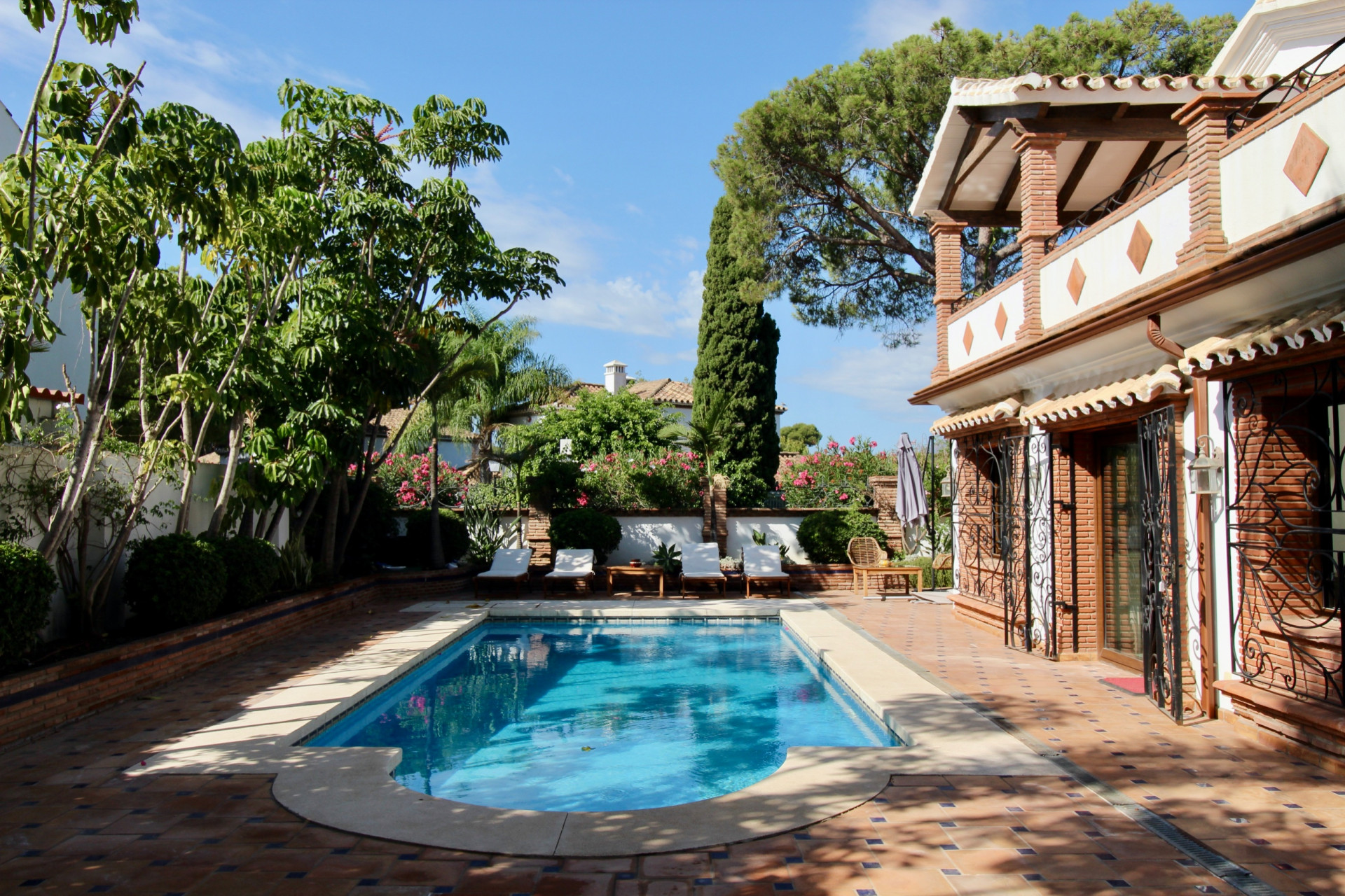 Beachside Mediterranean Villa for Sale in El Presidente, Marbella – Investment Opportunity