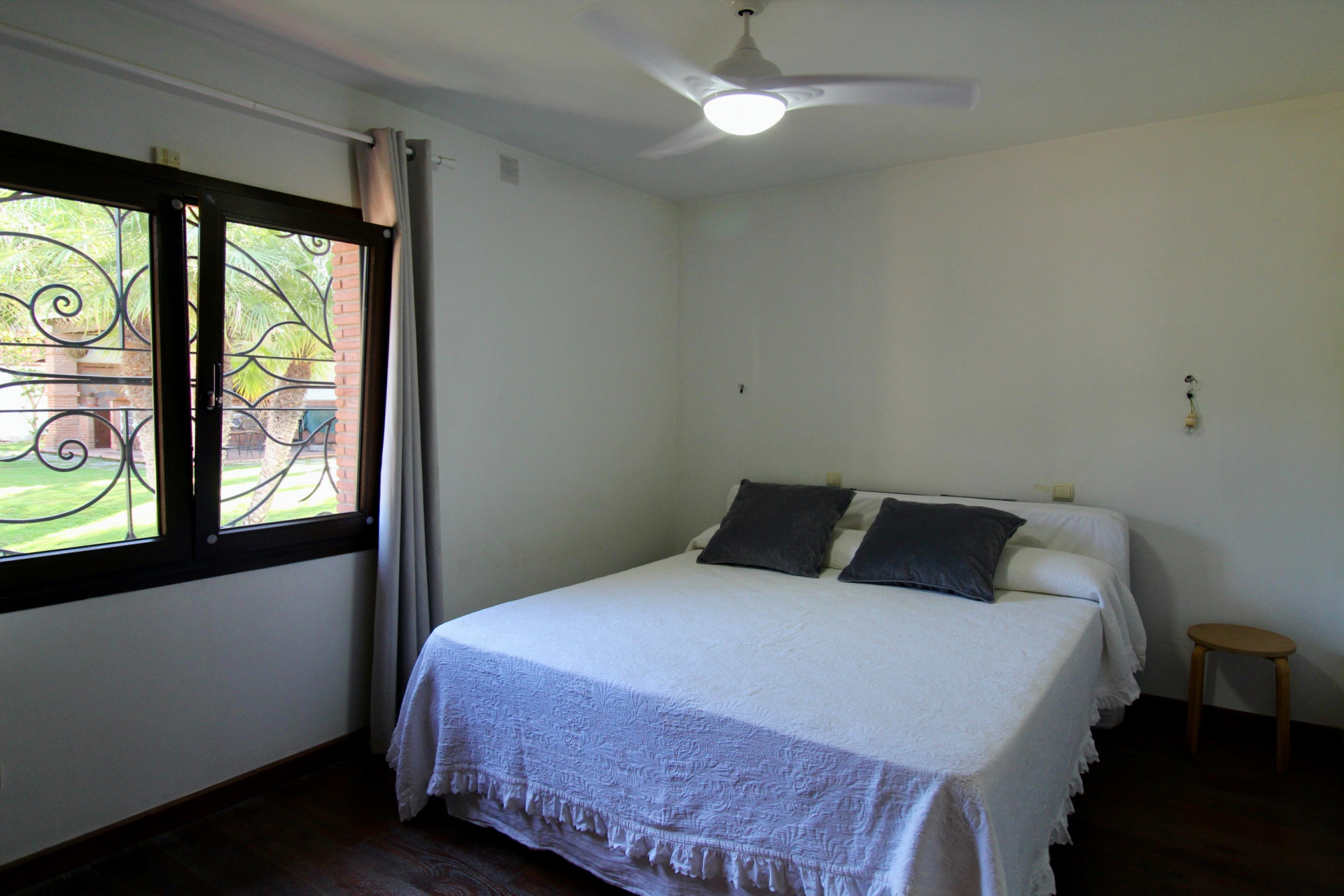 Beachside Mediterranean Villa for Sale in El Presidente, Marbella – Investment Opportunity