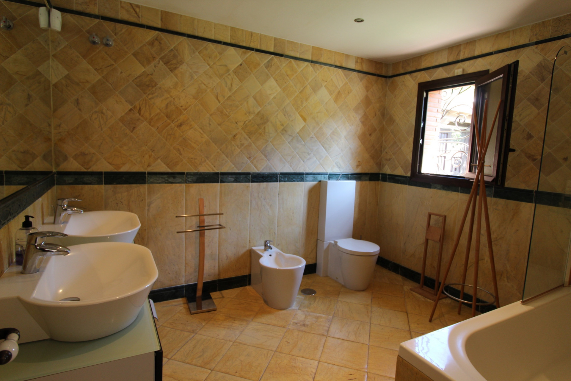 Beachside Mediterranean Villa for Sale in El Presidente, Marbella – Investment Opportunity