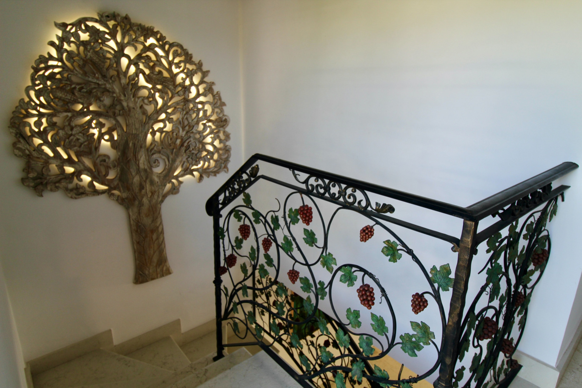 Beachside Mediterranean Villa for Sale in El Presidente, Marbella – Investment Opportunity