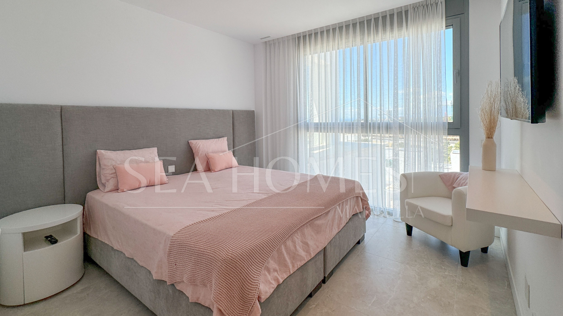 Contemporary penthouse with terrace and solarium both with panoramic views of the Mediterranean Sea in top location