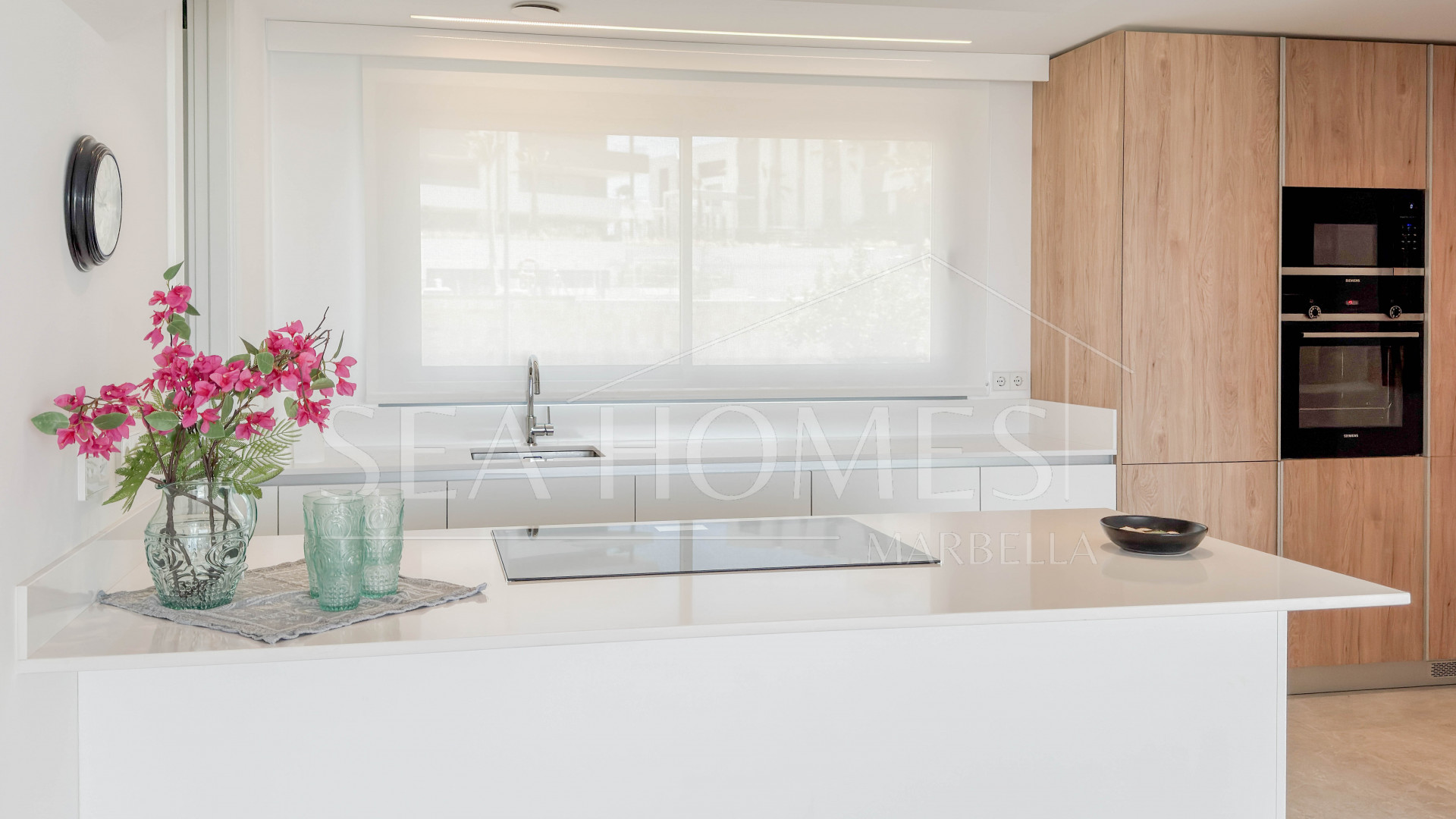 Contemporary penthouse with terrace and solarium both with panoramic views of the Mediterranean Sea in top location