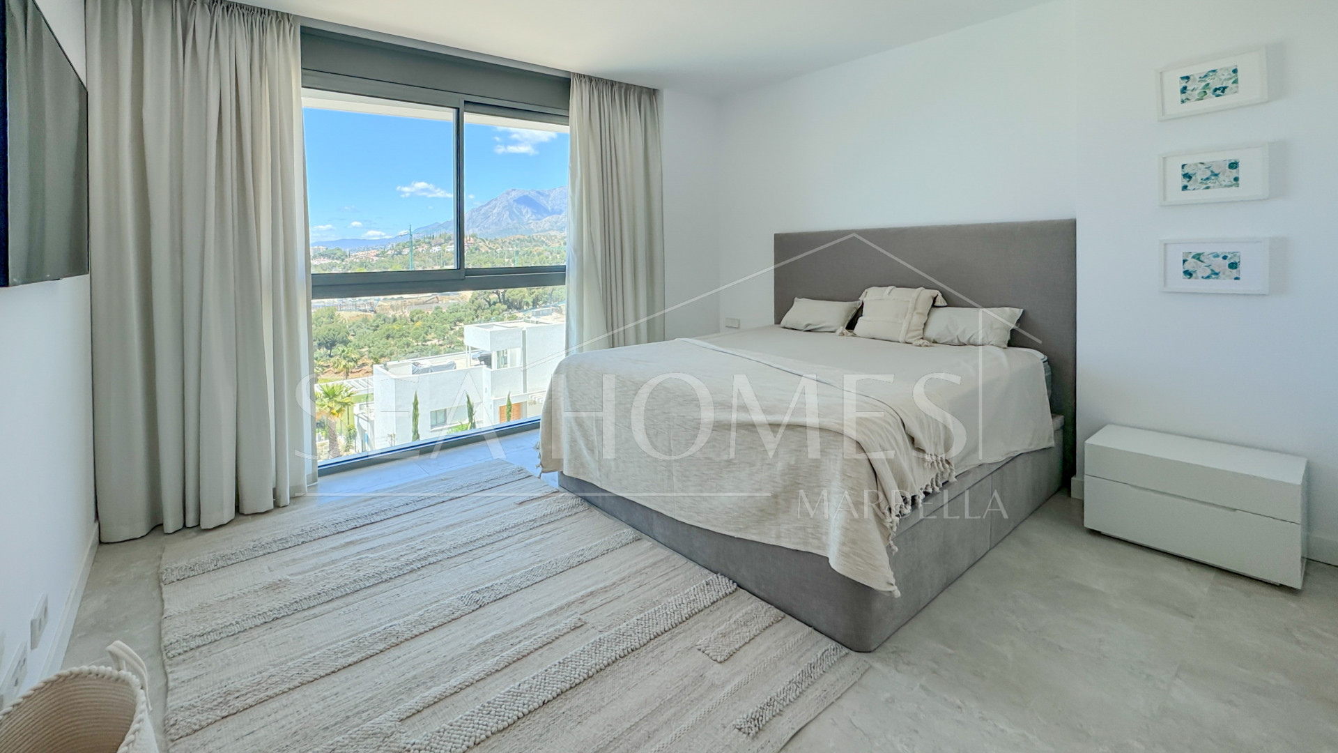 Contemporary penthouse with terrace and solarium both with panoramic views of the Mediterranean Sea in top location