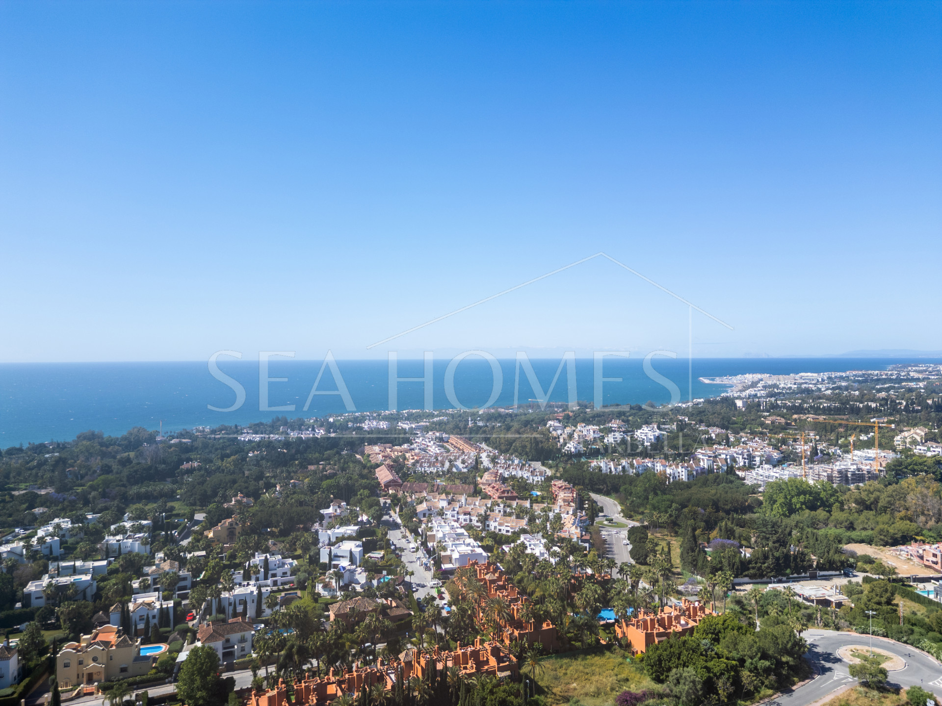 Spacious Townhouse in Oasis de Nagüeles with 4 Bedrooms and Garage – Potential for 5th Bedroom