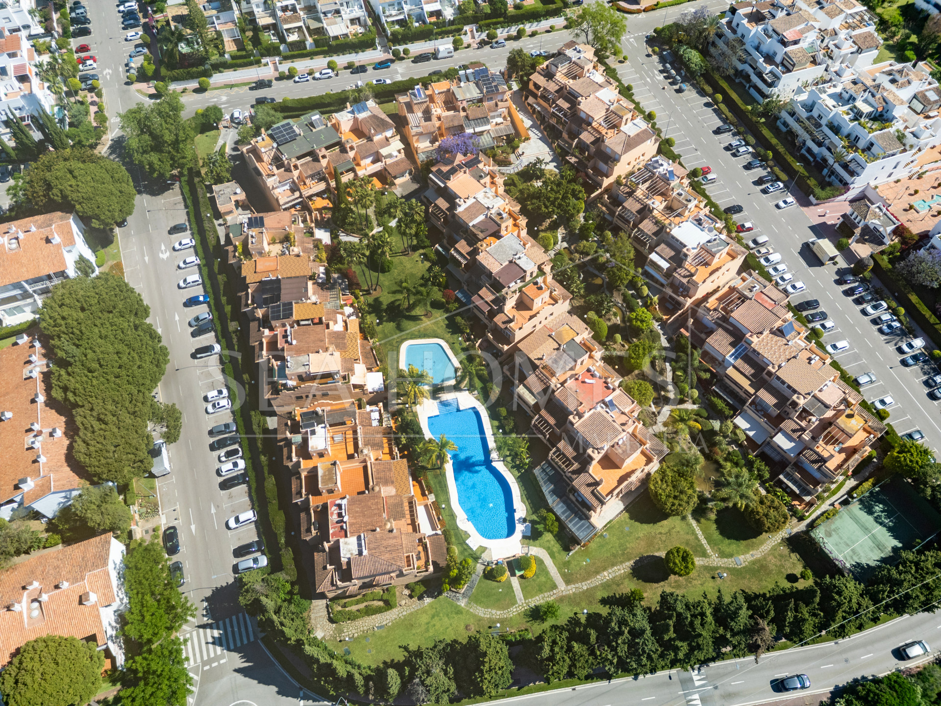 Spacious Townhouse in Oasis de Nagüeles with 4 Bedrooms and Garage – Potential for 5th Bedroom