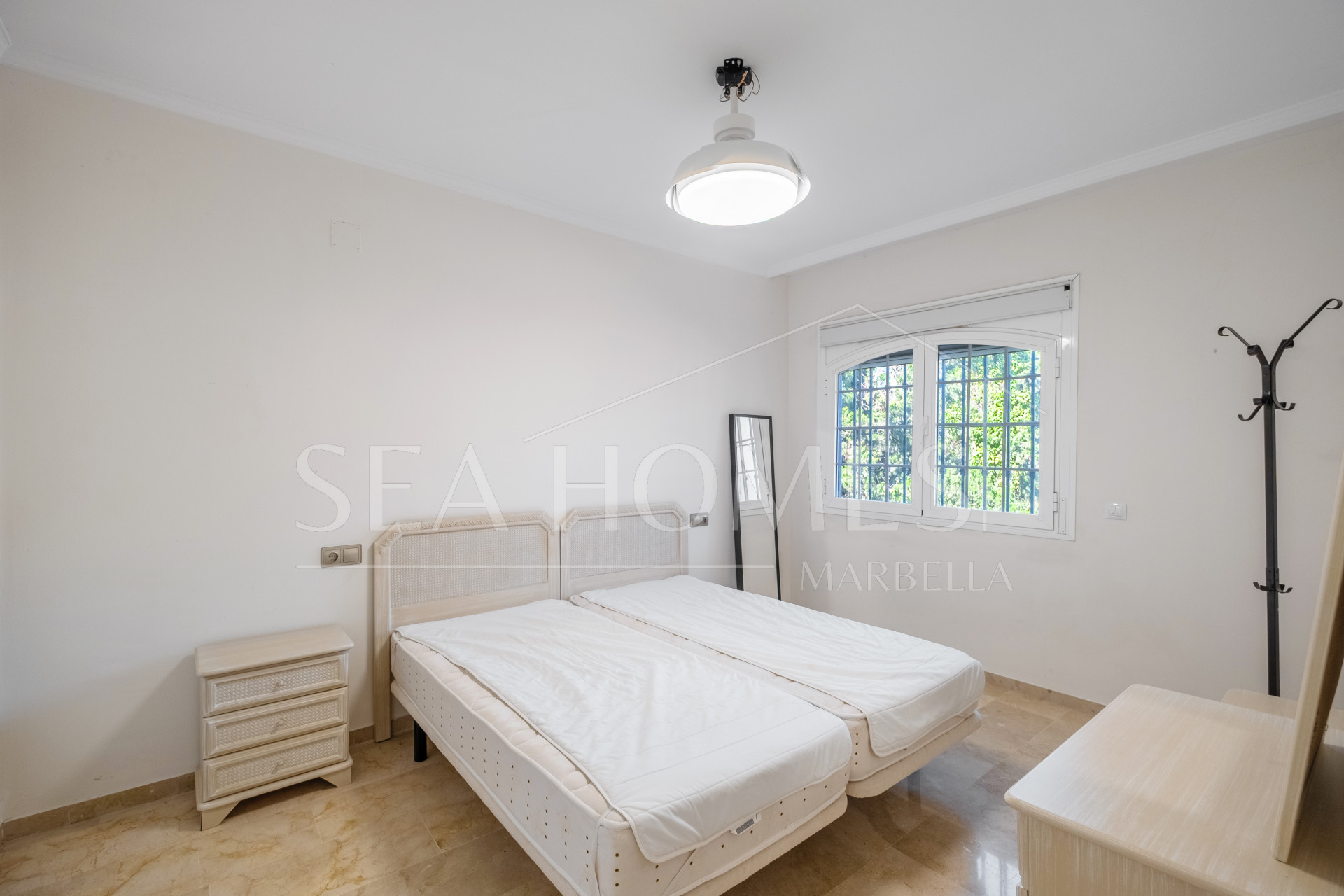 Spacious Townhouse in Oasis de Nagüeles with 4 Bedrooms and Garage – Potential for 5th Bedroom