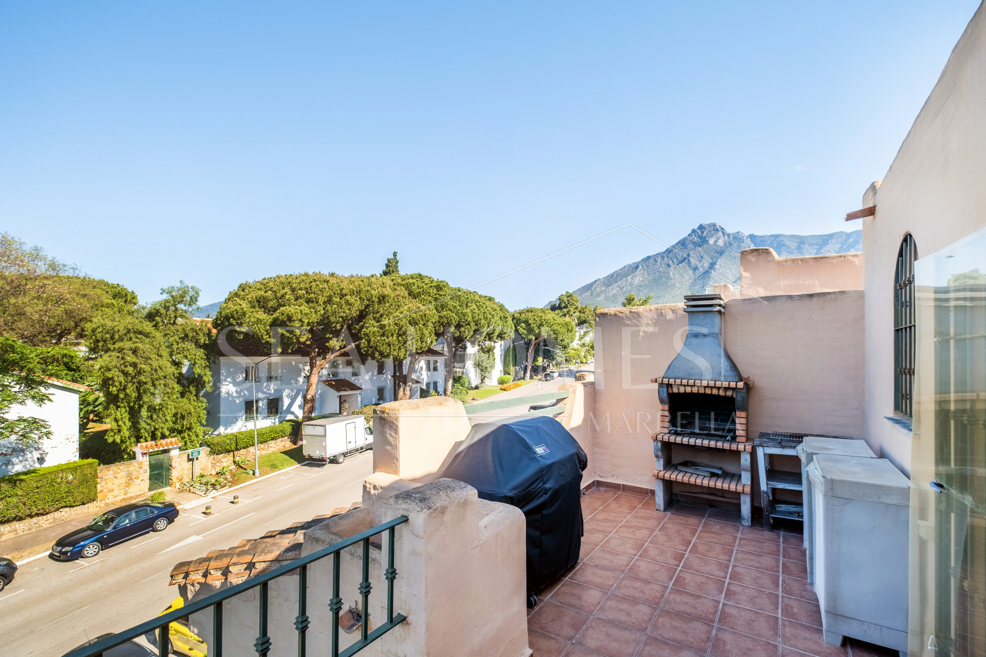 Spacious Townhouse in Oasis de Nagüeles with 4 Bedrooms and Garage – Potential for 5th Bedroom