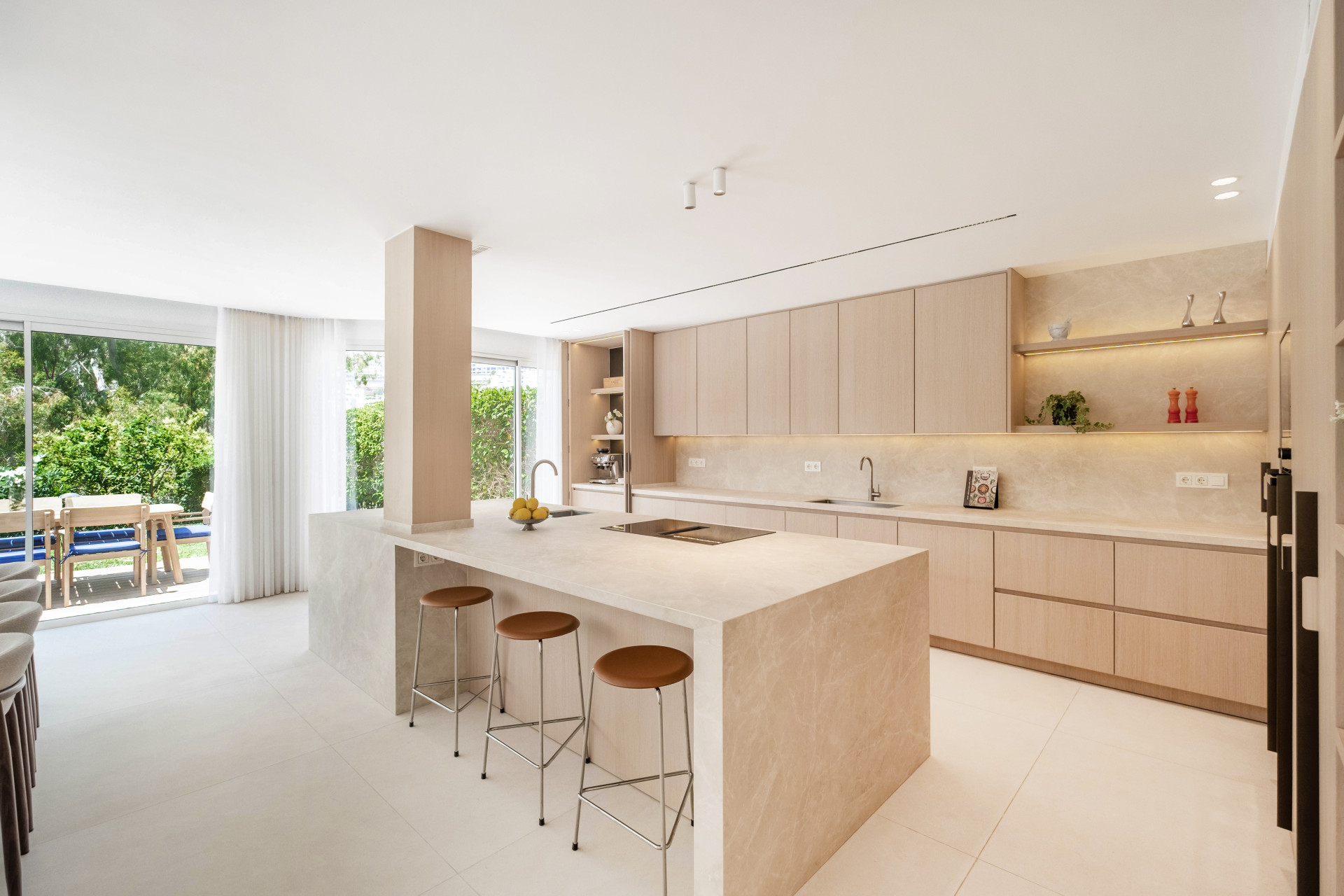 Elegant Family Villa with Panoramic Golf & Mountain Views in La Quinta Hills — photo 12