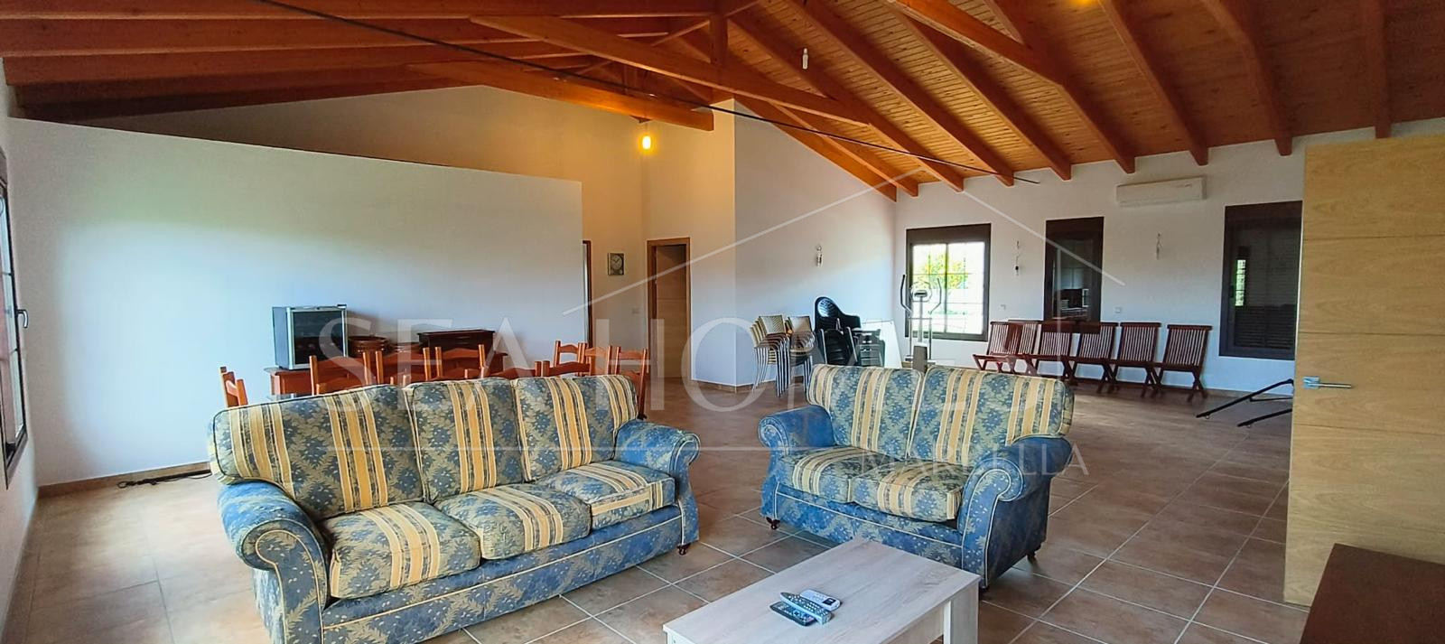Beautiful, large country villa with beautiful sea views