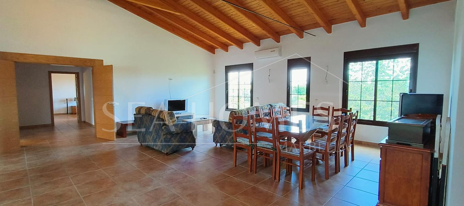 Beautiful, large country villa with beautiful sea views