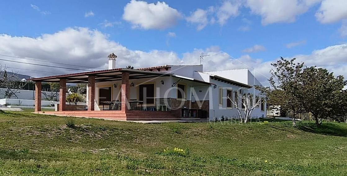 Beautiful, large country villa with beautiful sea views