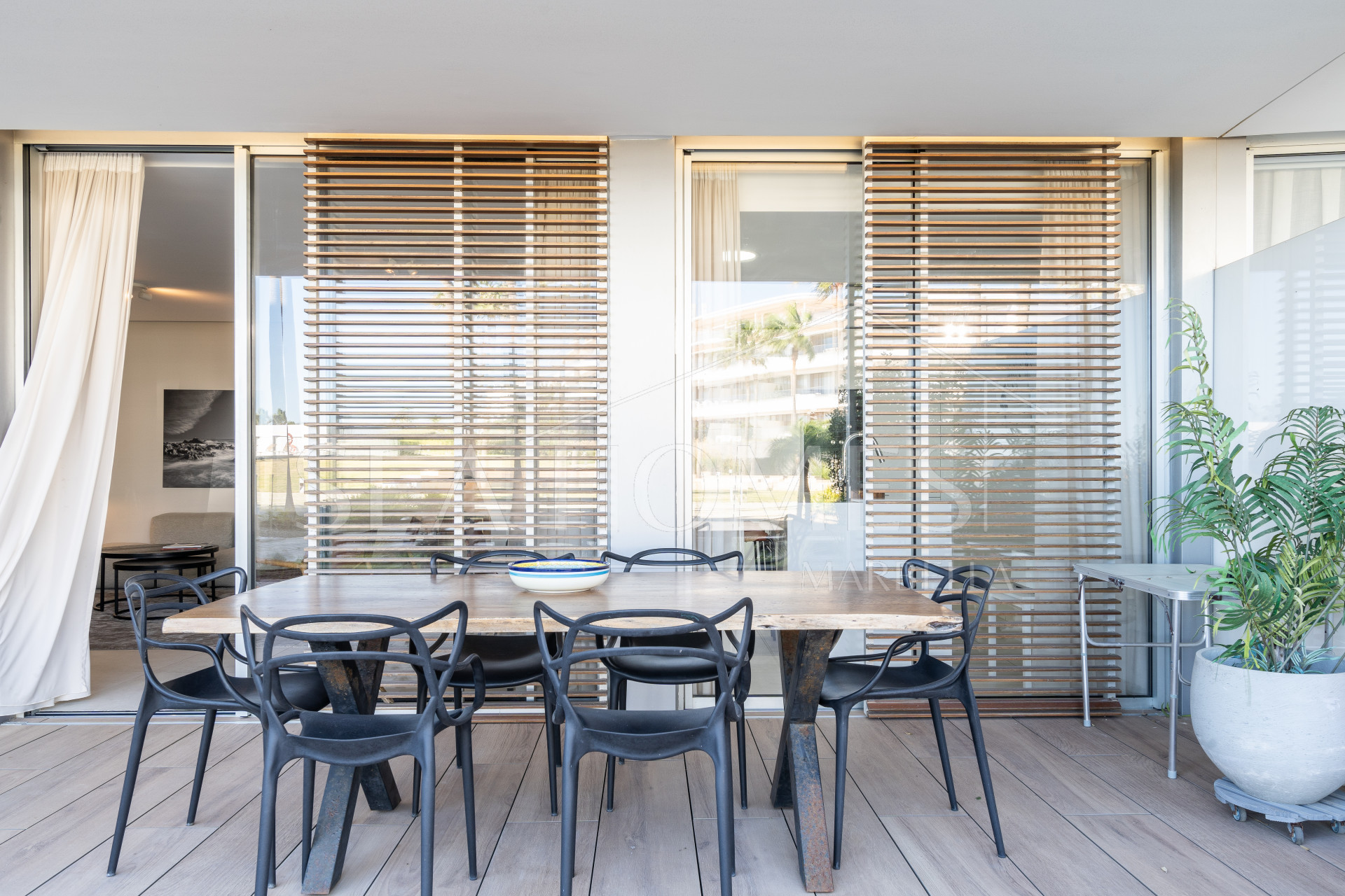 Luxurious beachfront apartment with private garden