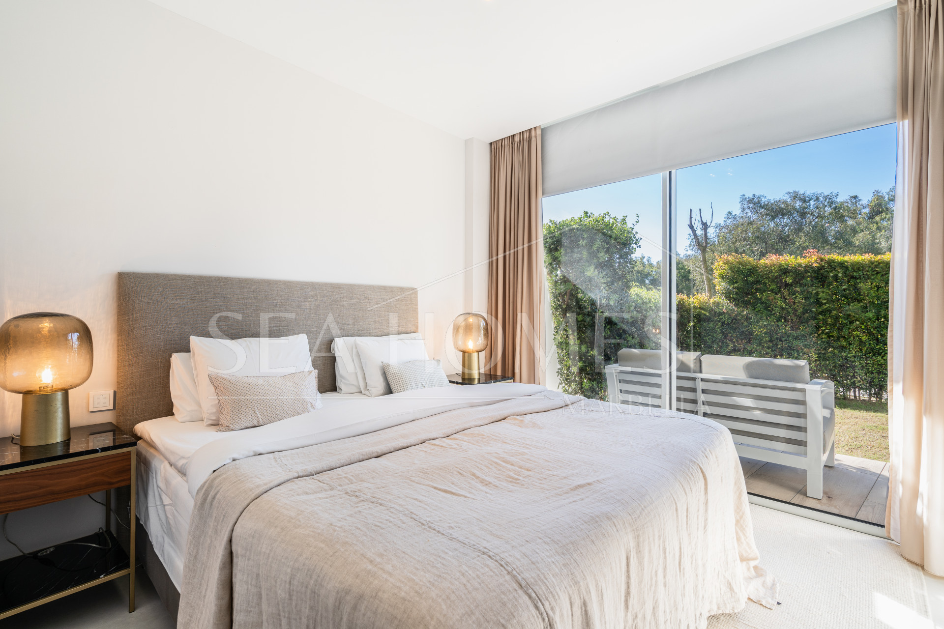 Luxurious beachfront apartment with private garden