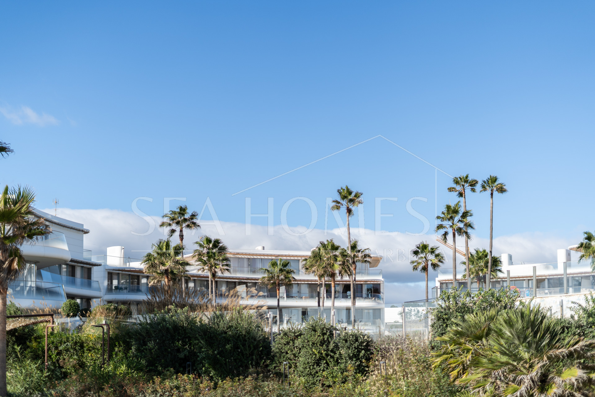 Luxurious beachfront apartment with private garden