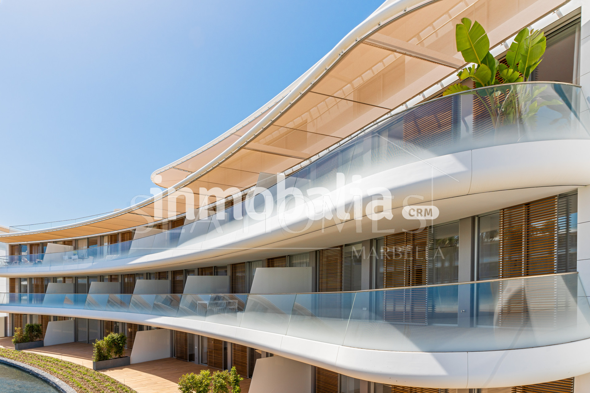 Luxurious beachfront apartment with private garden
