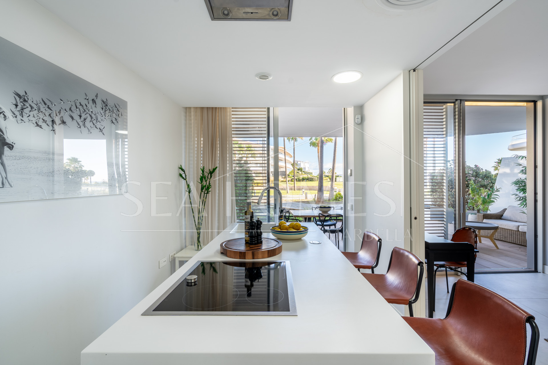 Luxurious beachfront apartment with private garden