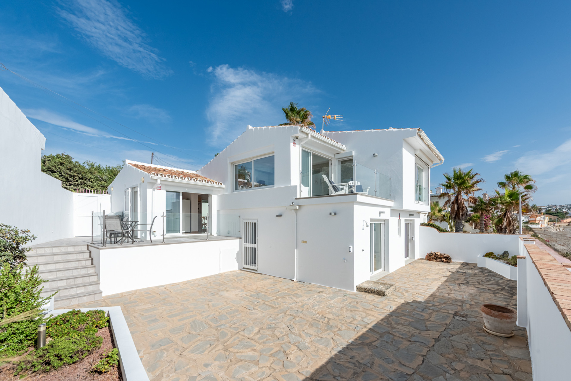 Exclusiva vivienda en Primera Línea de Playa en Arena Beach, Estepona