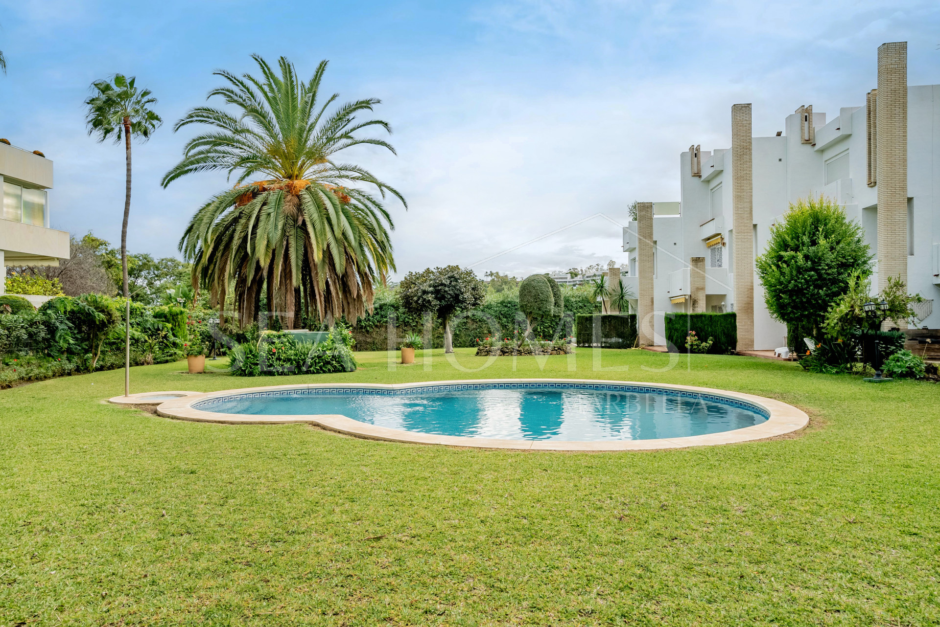 Great family apartment in friendly Mira Golf, Nueva Andalucia