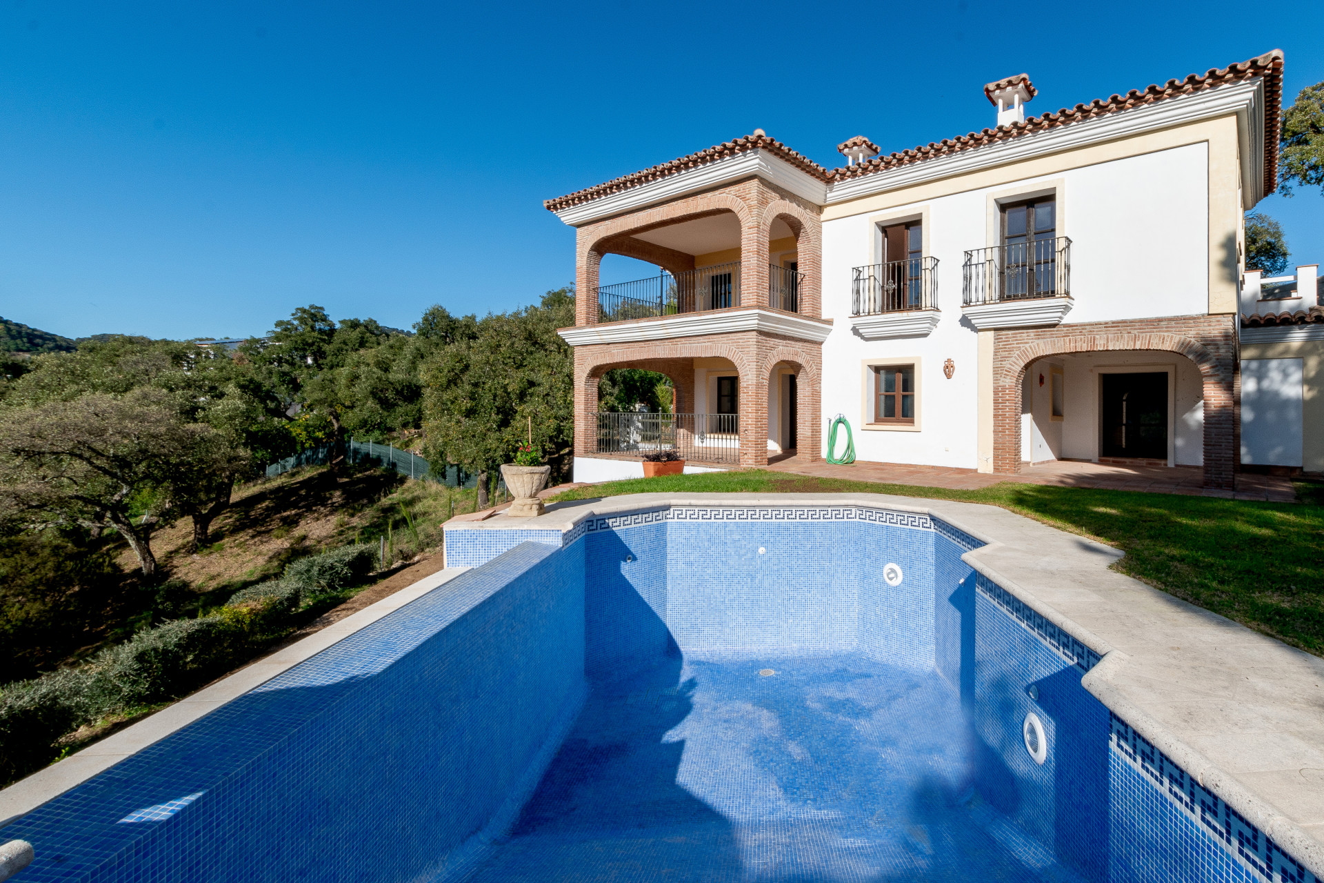 Villa zum Verkauf in Casares, Costa del Sol
