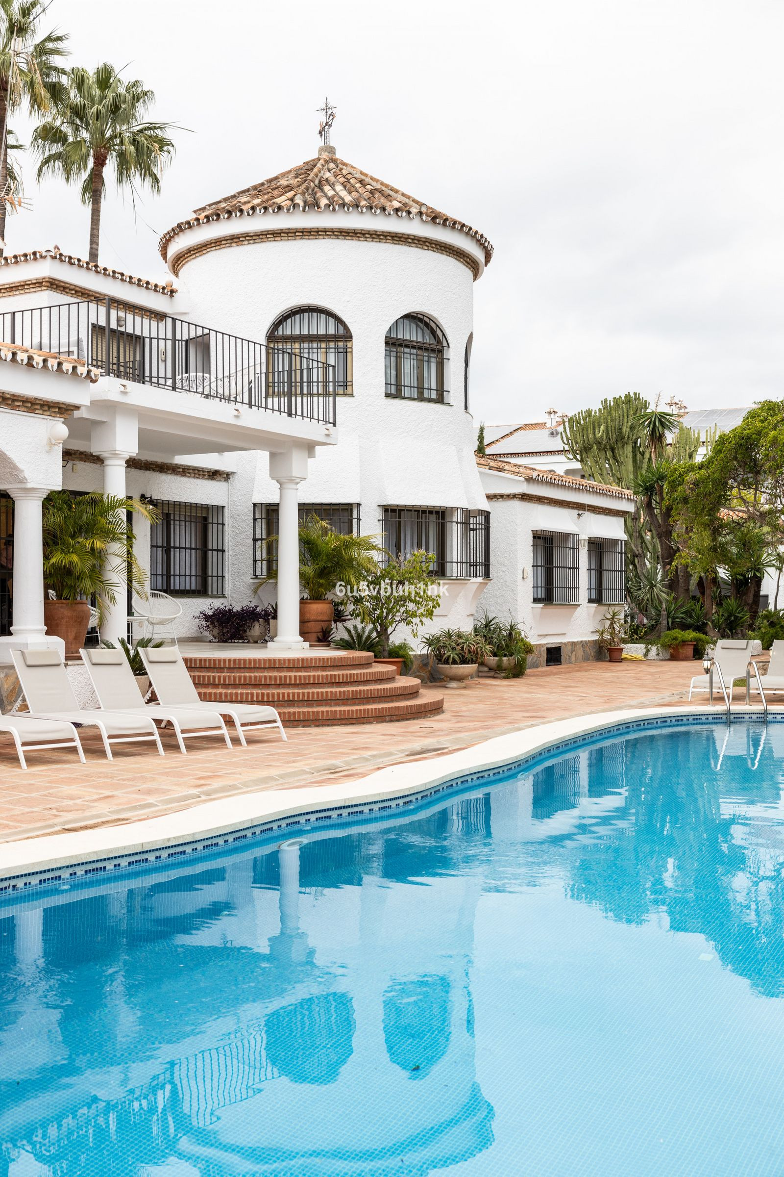 Great investment! Detached Villa in San Pedro de Alcántara with big plot and...
