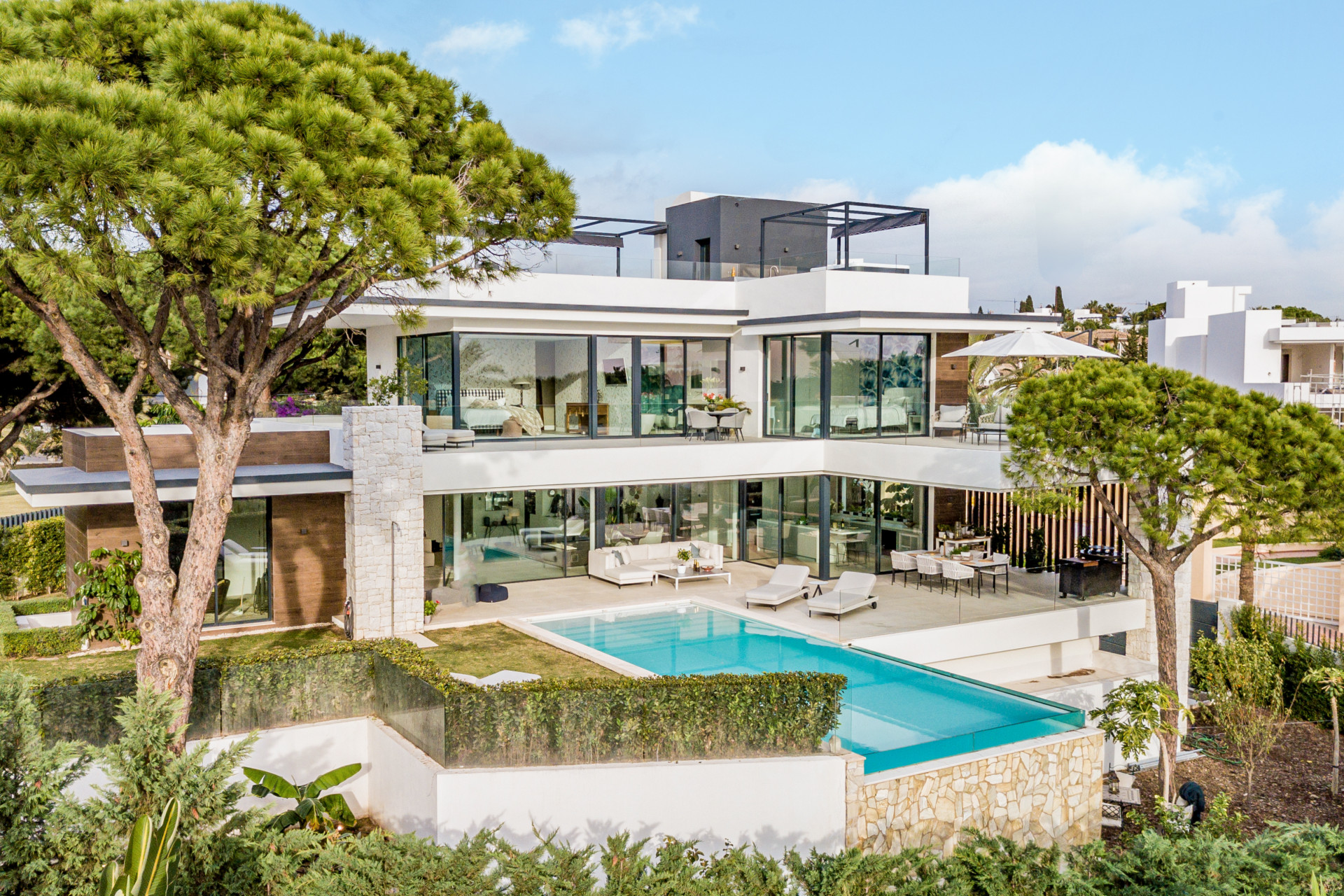 State-of-the-art elegant villa in Marbesa, Marbella east