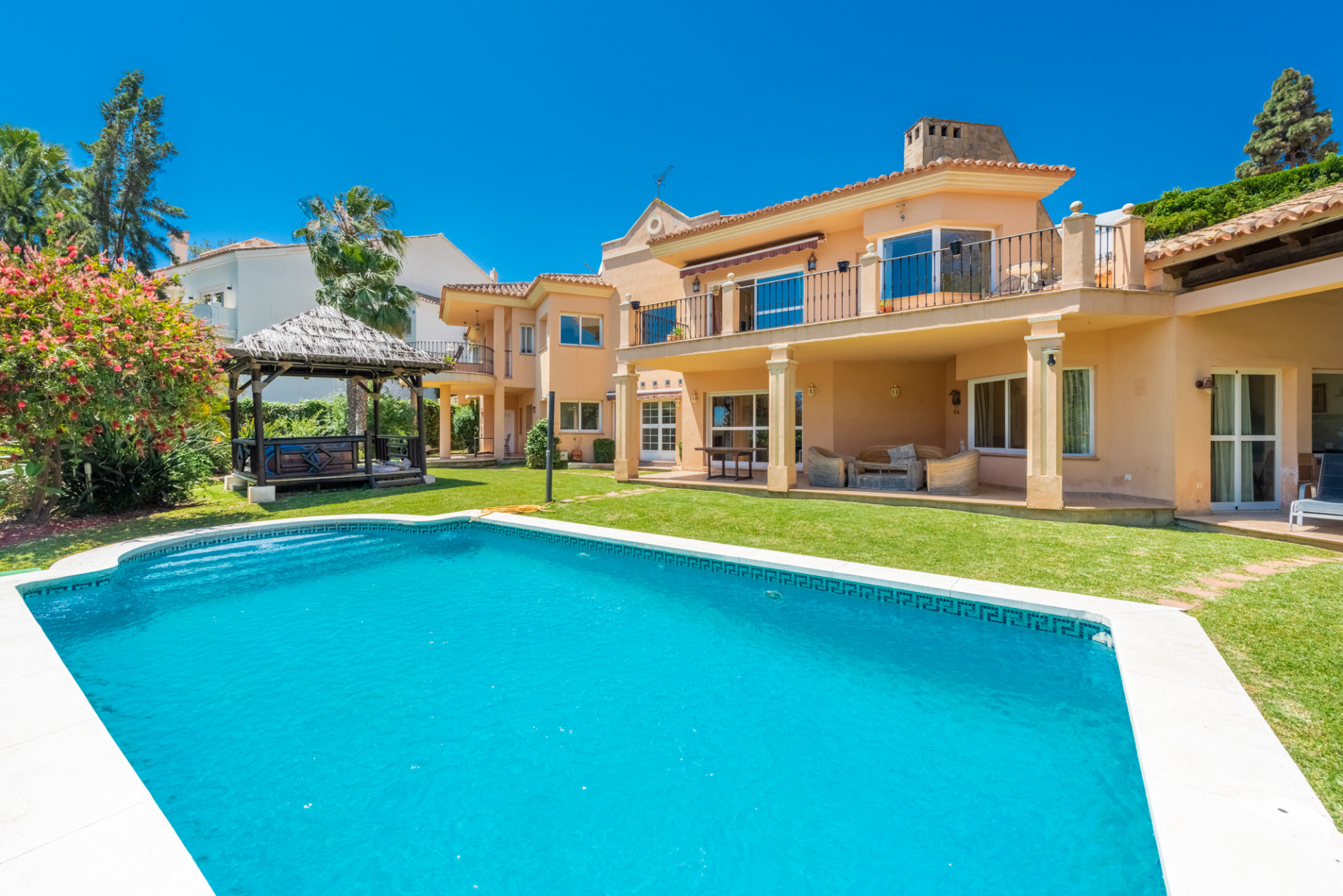 Excellent opportunity of a Villa with a great location in Hacienda de las Cha...