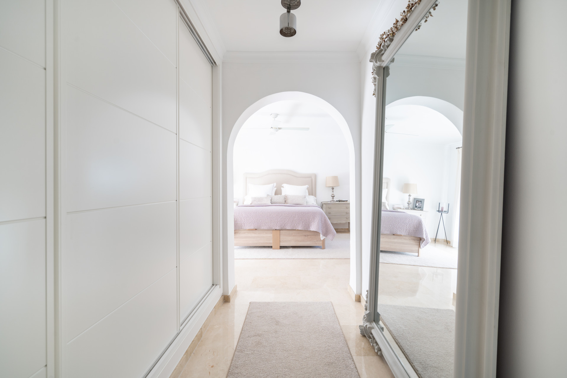 Stunning 3-Bedroom Penthouse with Sea & Mountain Views — photo 12