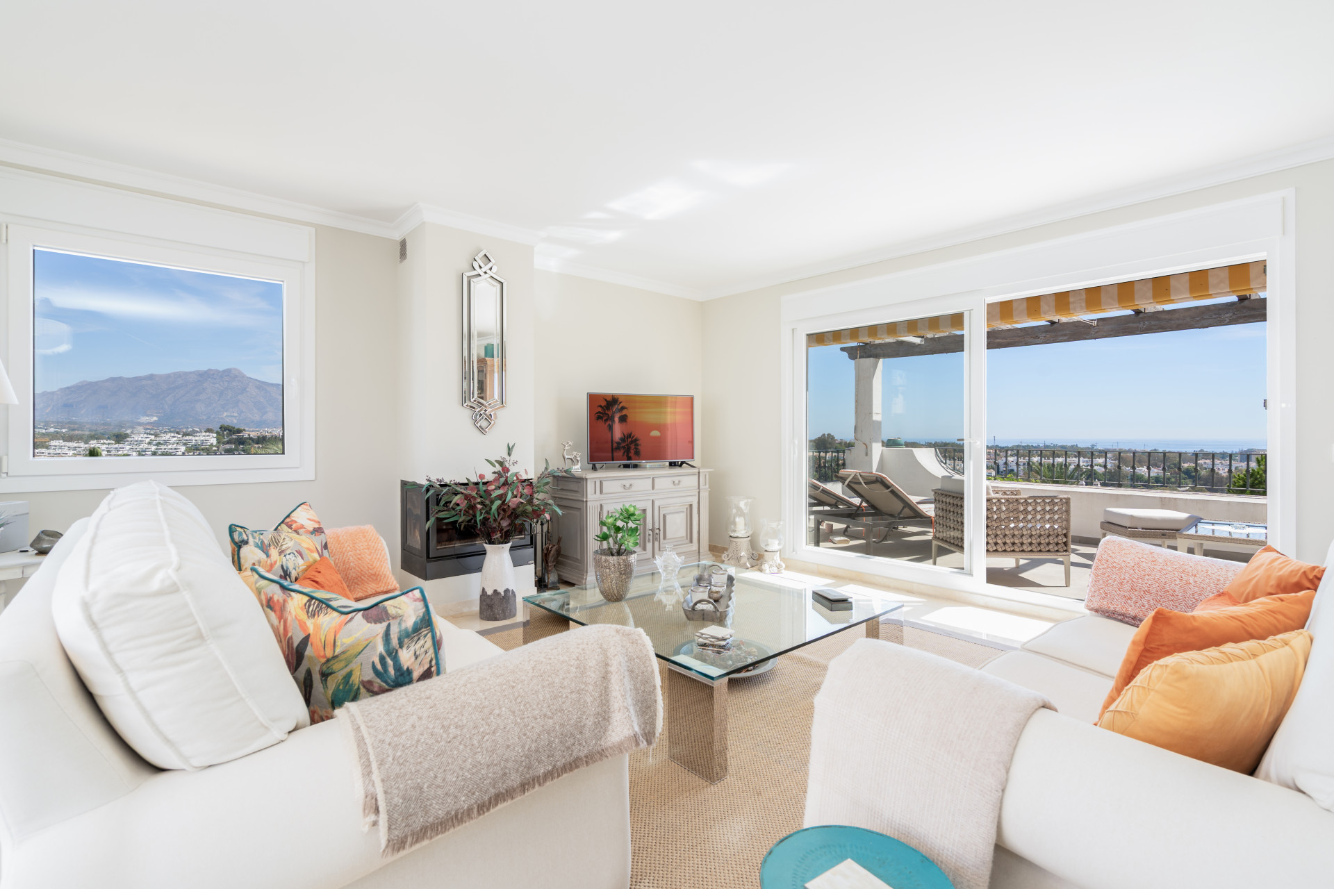 Stunning 3-Bedroom Penthouse with Sea & Mountain Views — photo 9