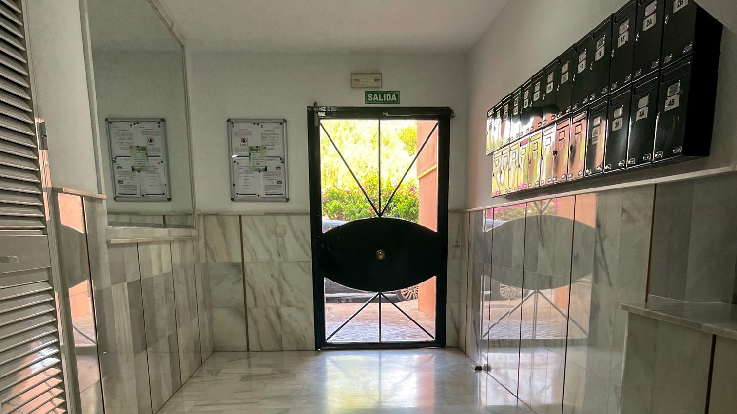 Ático de un dormitorio con amplia terraza