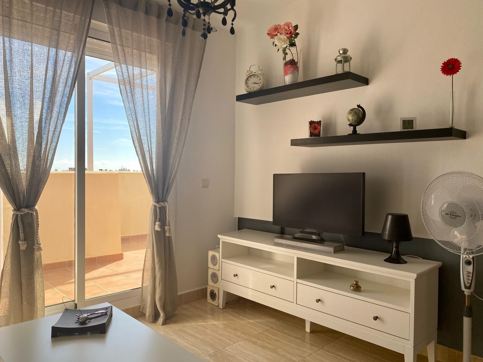 Ático de un dormitorio con amplia terraza