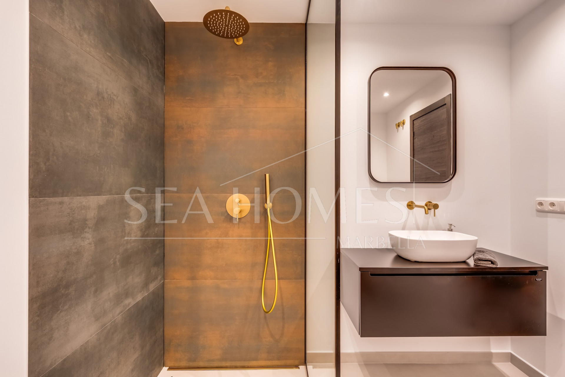 Luxury 3-Bedroom Apartment with Stunning Mediterranean Views